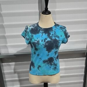 Free Assembly Blue and Black Tie-Dye Short Sleeve Top Size Medium 8-10‎